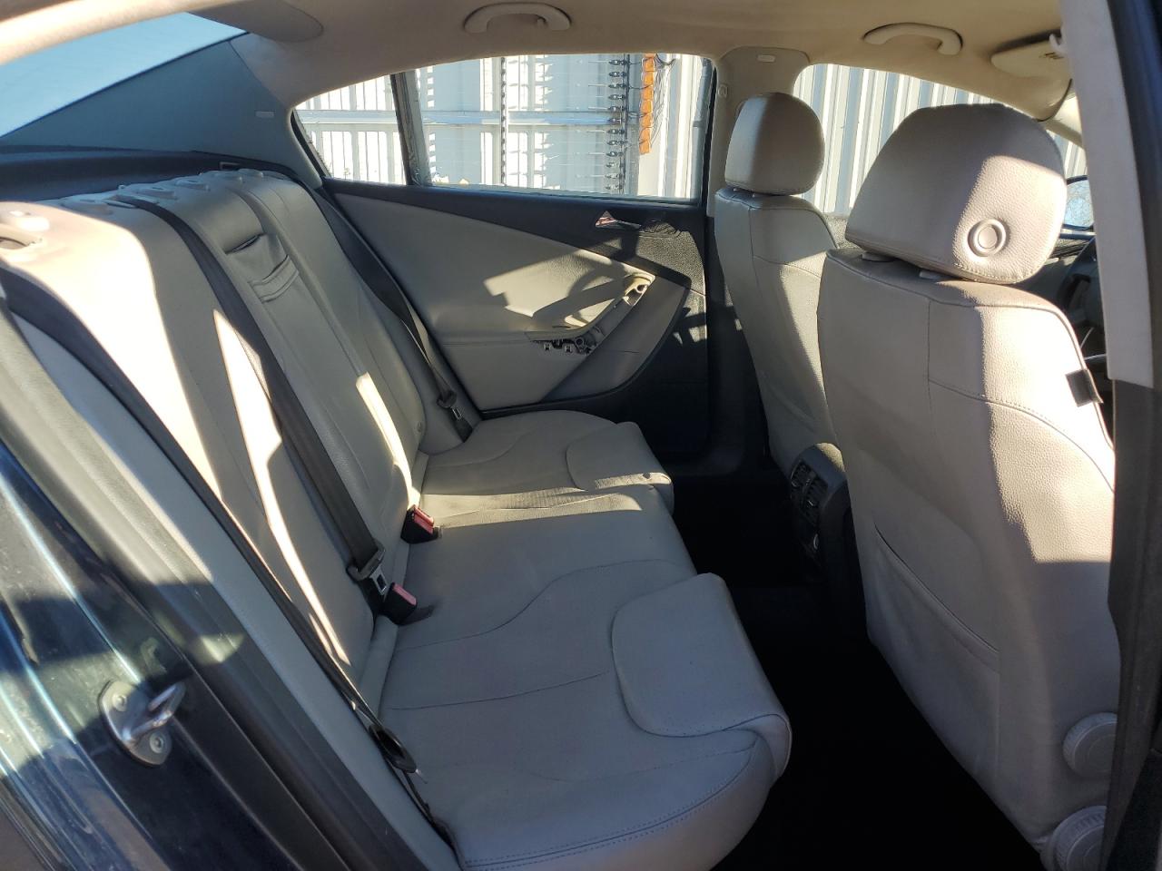 2006 Volkswagen Passat - Image 10