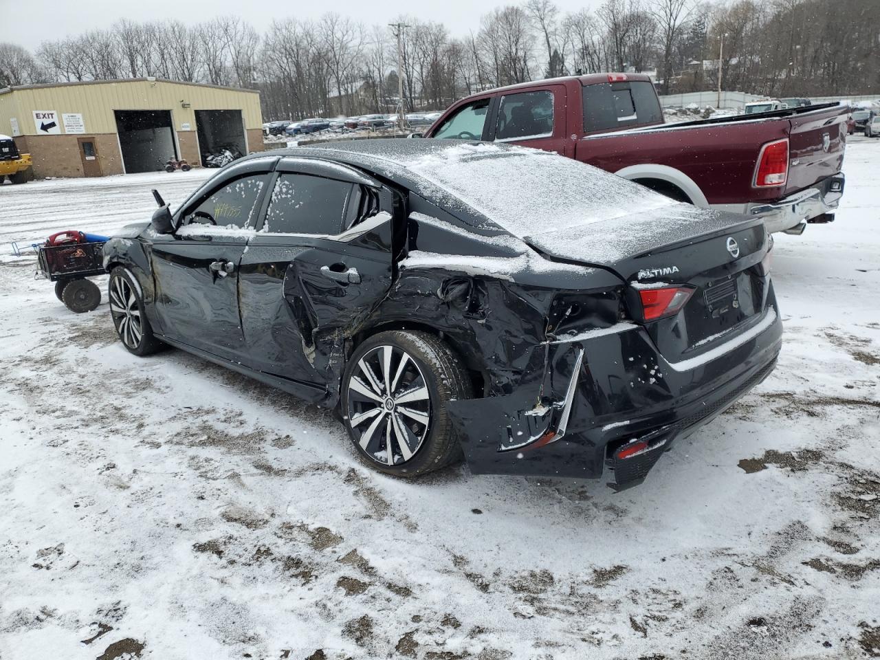 2019 Nissan Altima - Image 2
