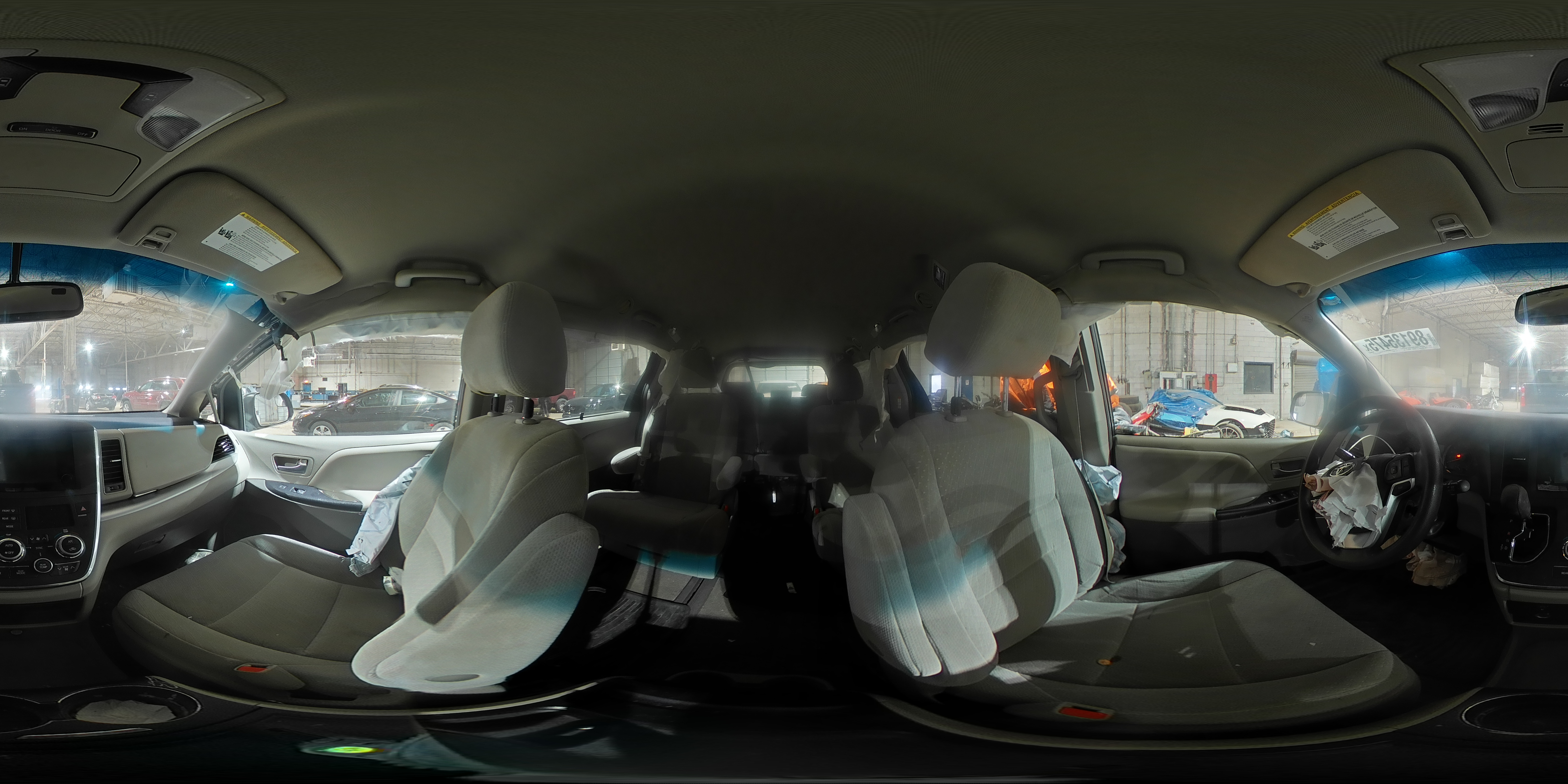 2015 Toyota Sienna - Image 13