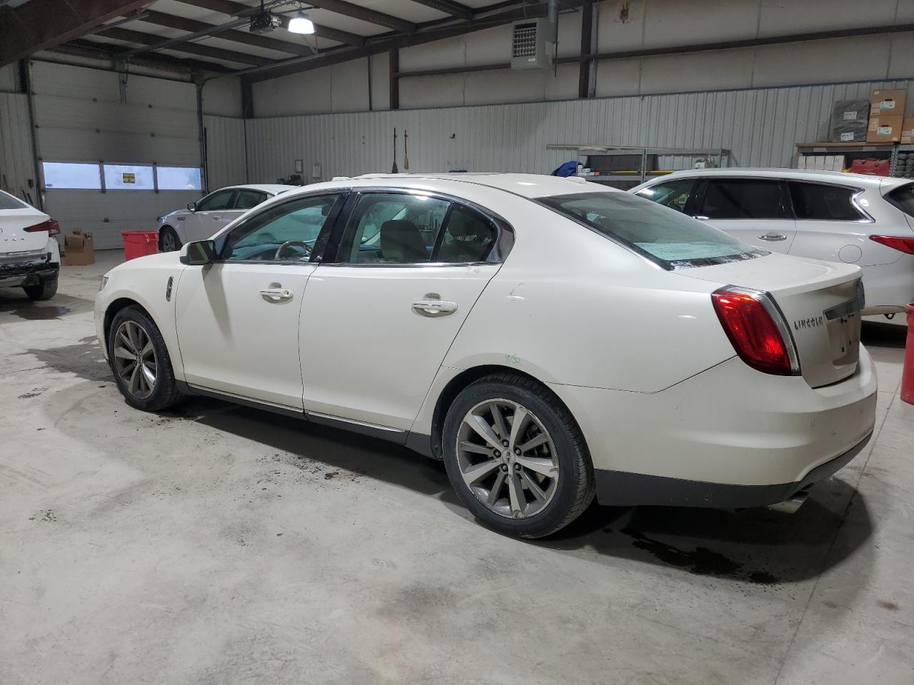 2009 Lincoln MKS - Image 2