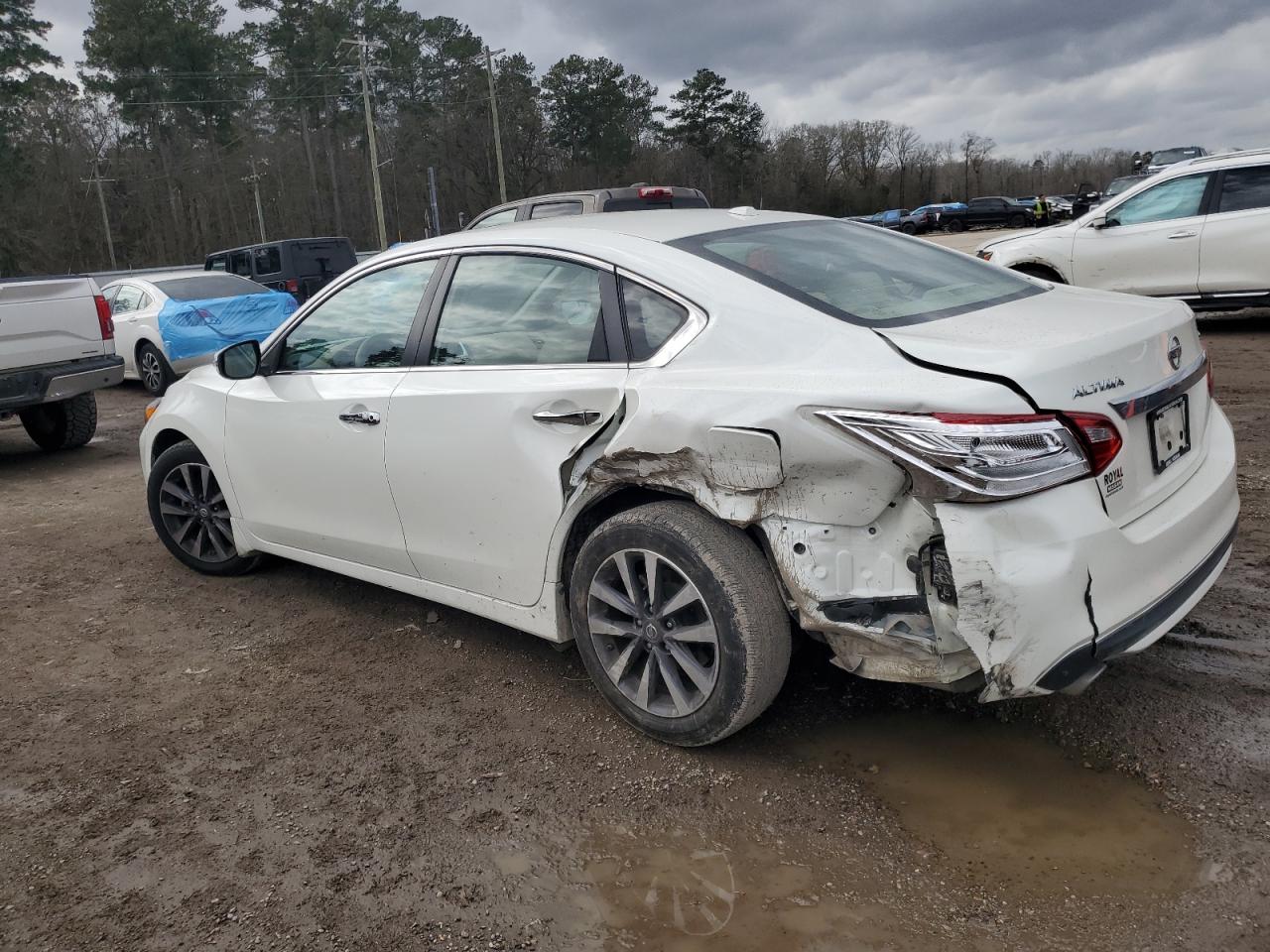 2017 Nissan Altima - Image 2