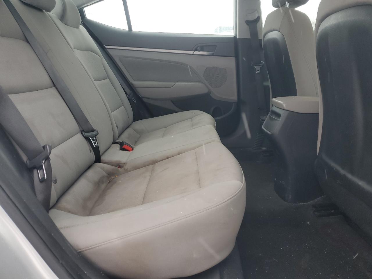 2018 Hyundai Elantra - Image 10