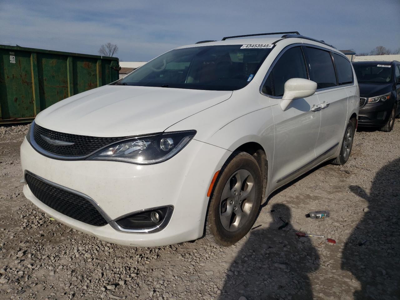 2017 Chrysler Pacifica - Image 1