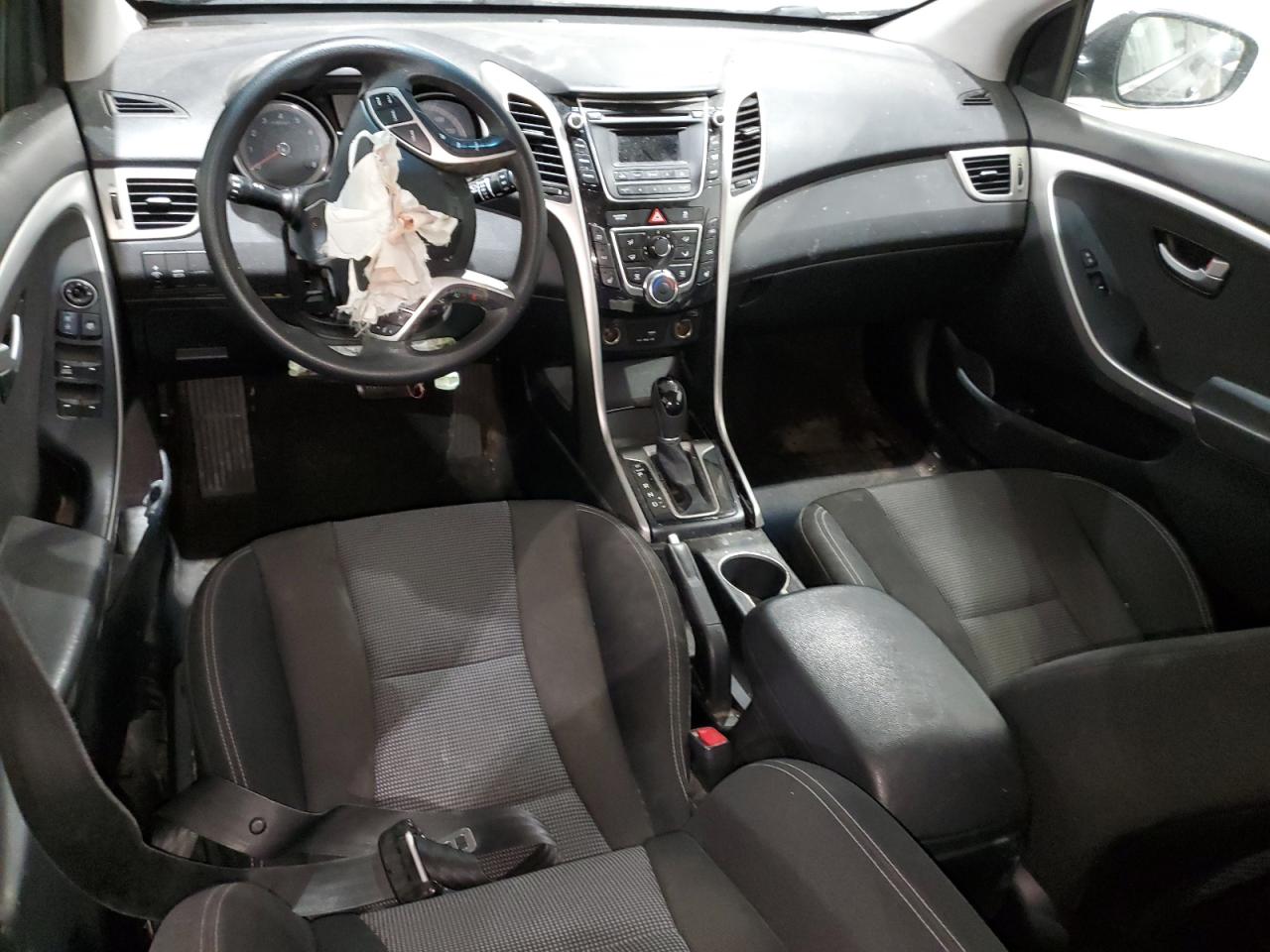 2016 Hyundai Elantra - Image 8