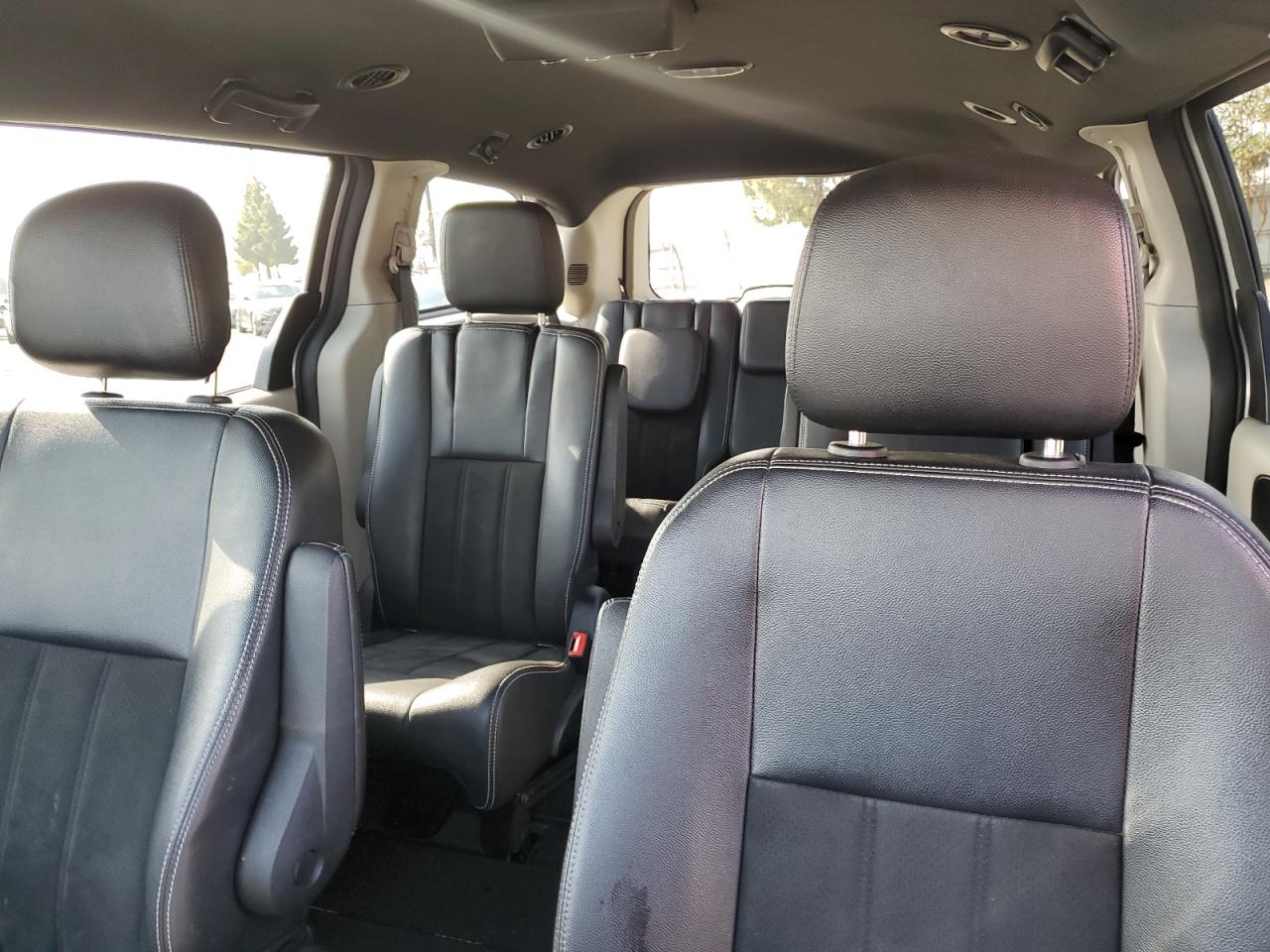 2019 Dodge Caravan - Image 10