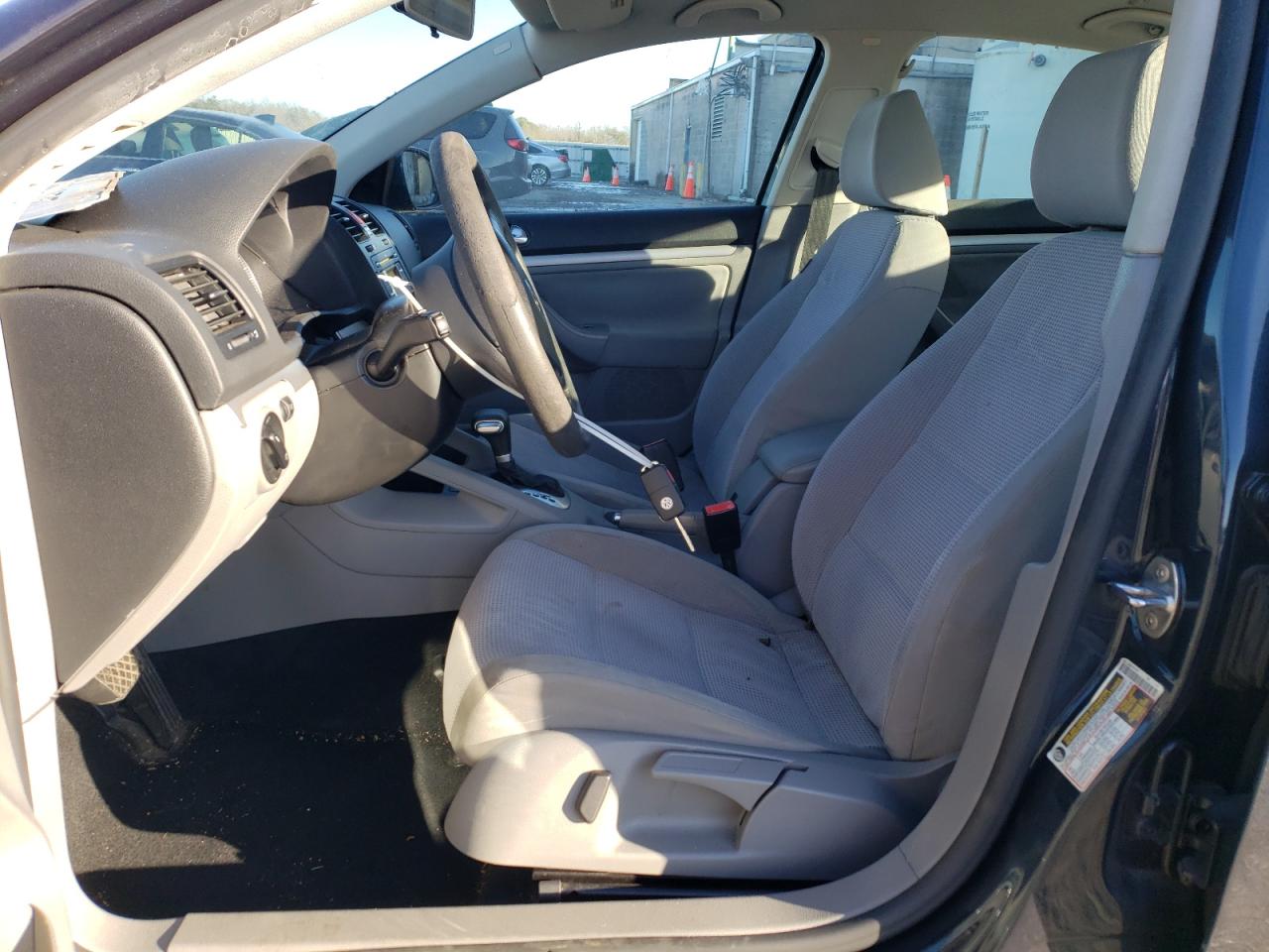 2009 Volkswagen Jetta - Image 14