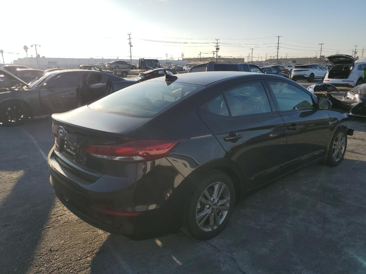 VIN 5NPD84LF1JH360772 2018 HYUNDAI ELANTRA no.3