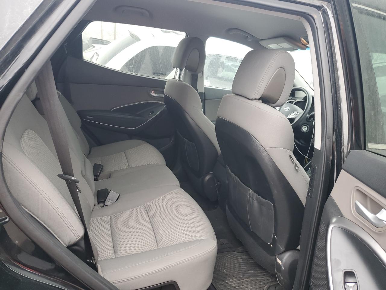 2017 Hyundai Santa Fe - Image 11
