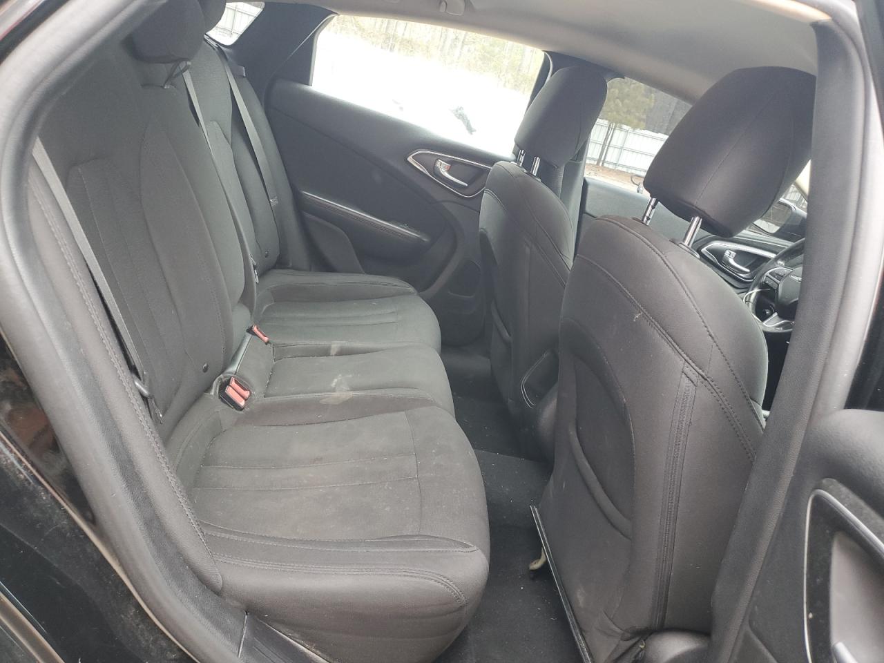 2016 Chrysler 200 - Image 11