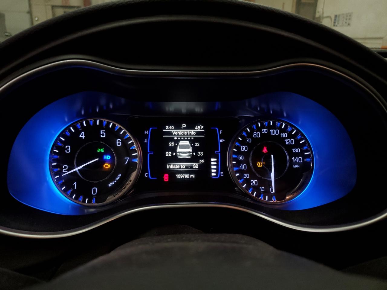 2016 Chrysler 200 - Image 9