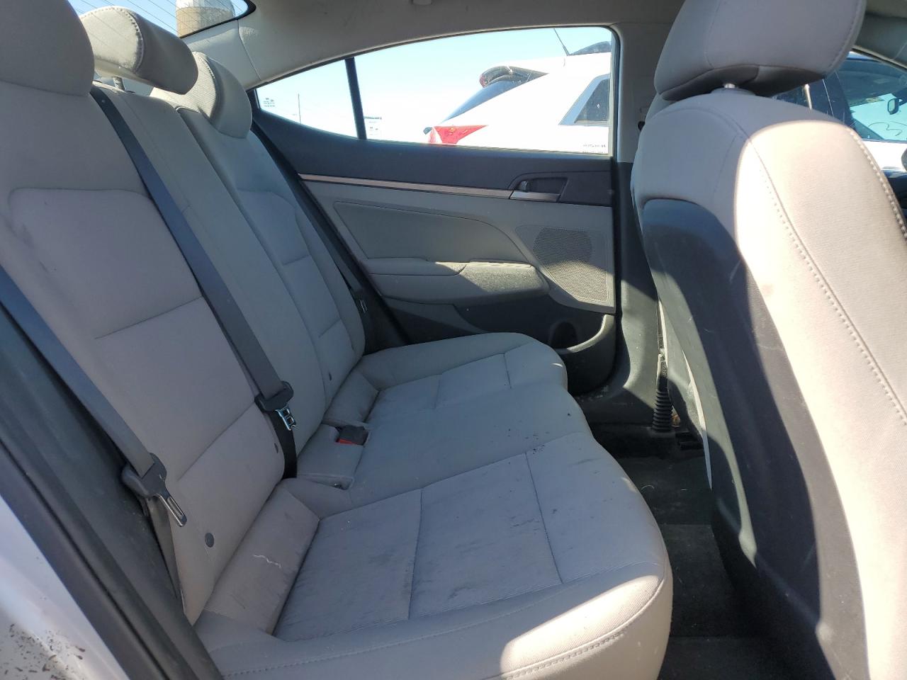 2018 Hyundai Elantra - Image 10