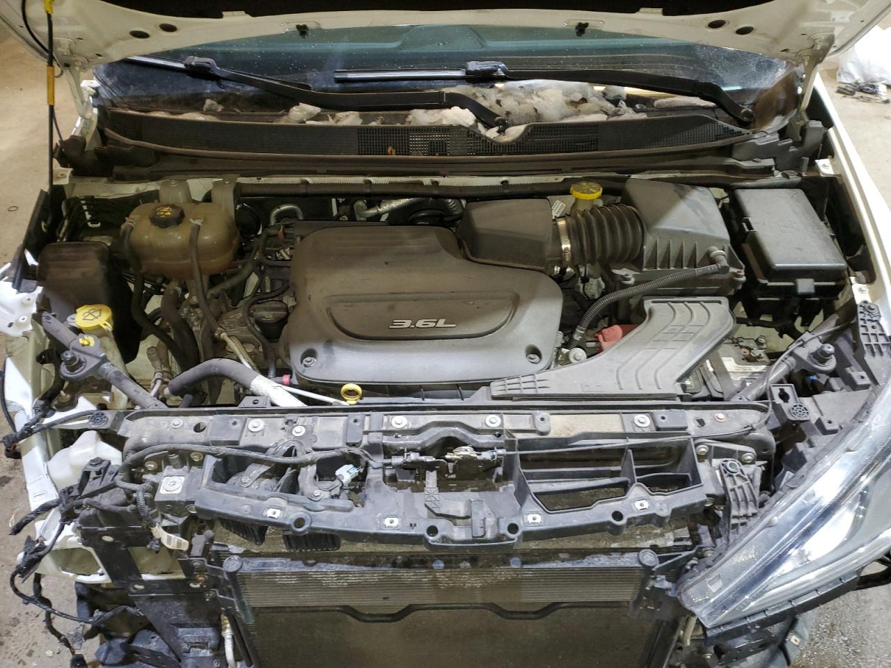 2017 Chrysler Pacifica - Image 12