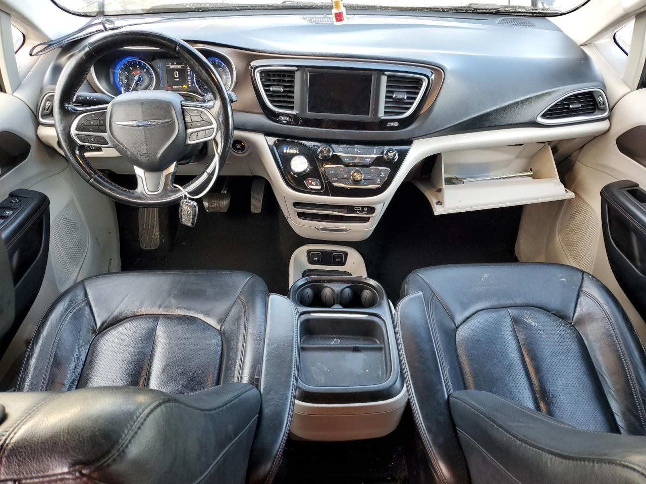 2019 Chrysler Pacifica - Image 8