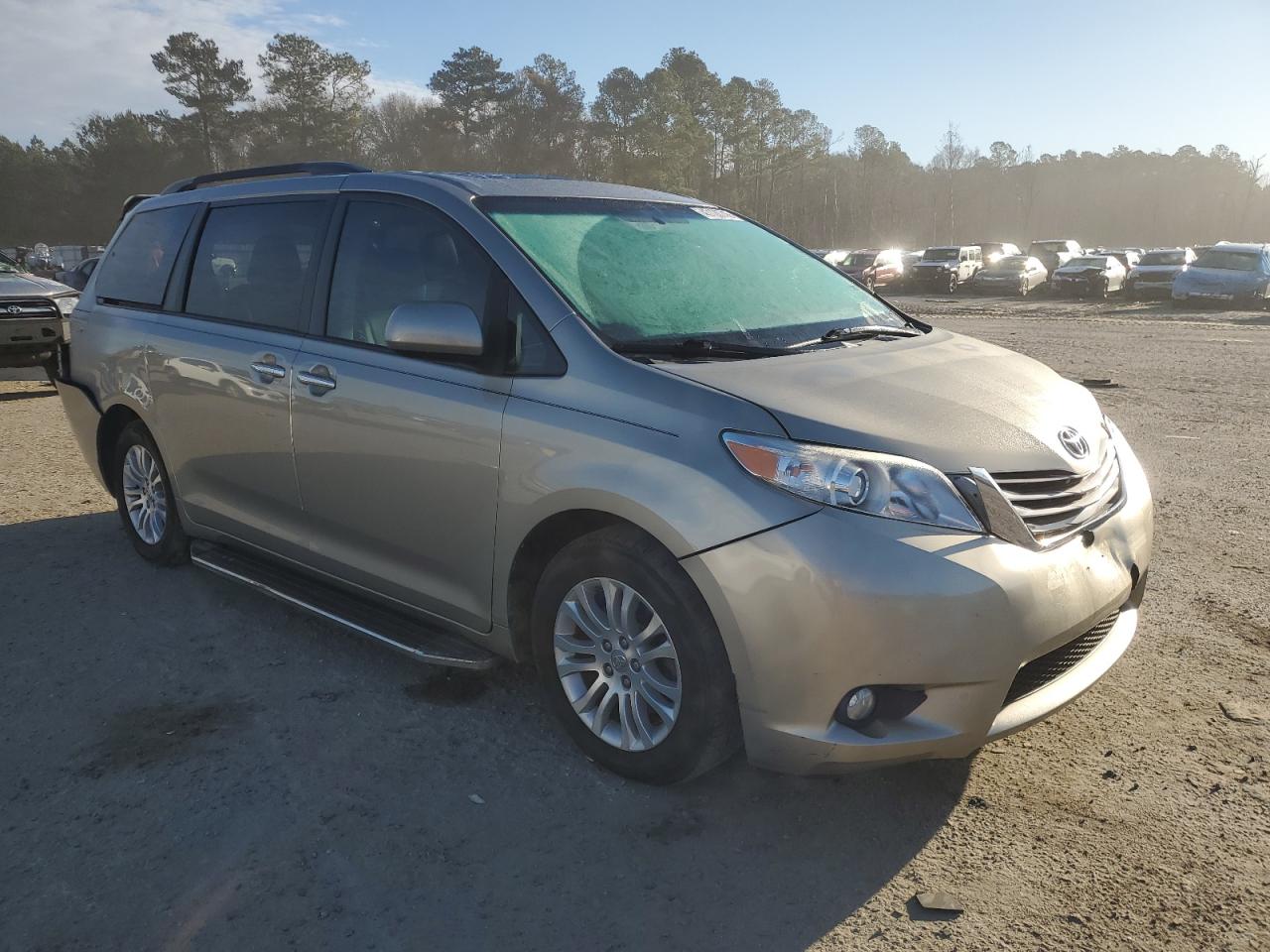 2017 Toyota Sienna - Image 4