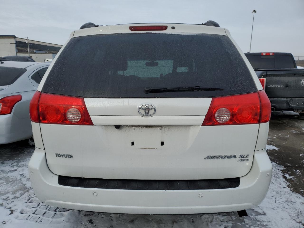 2009 Toyota Sienna - Image 6