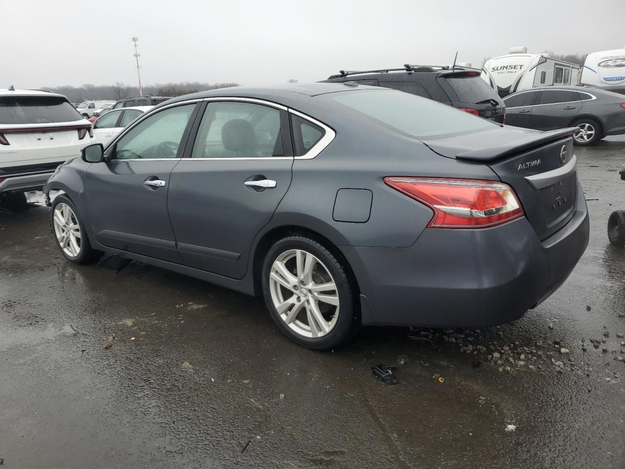 2013 Nissan Altima - Image 2