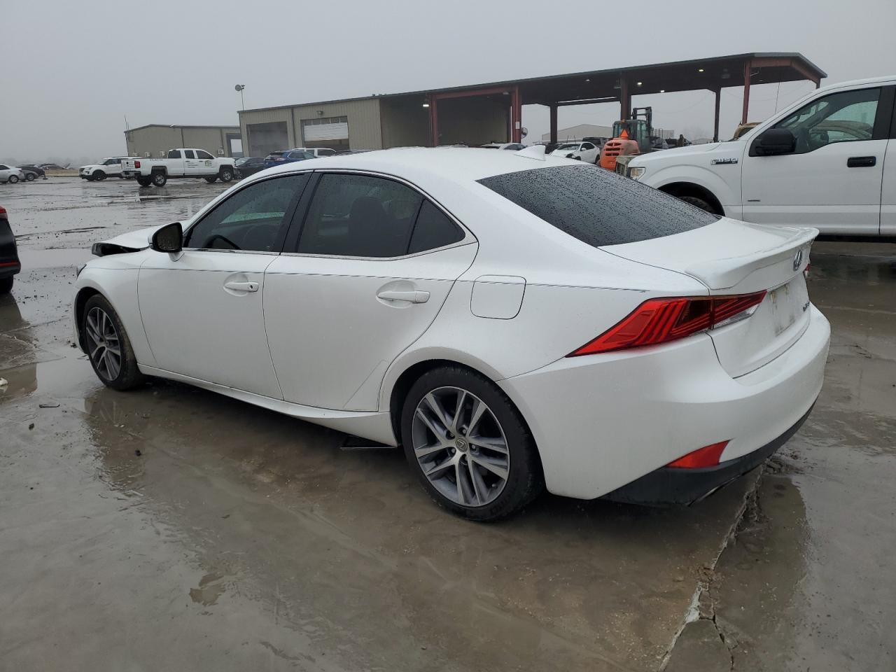 2018 Lexus IS - Image 2