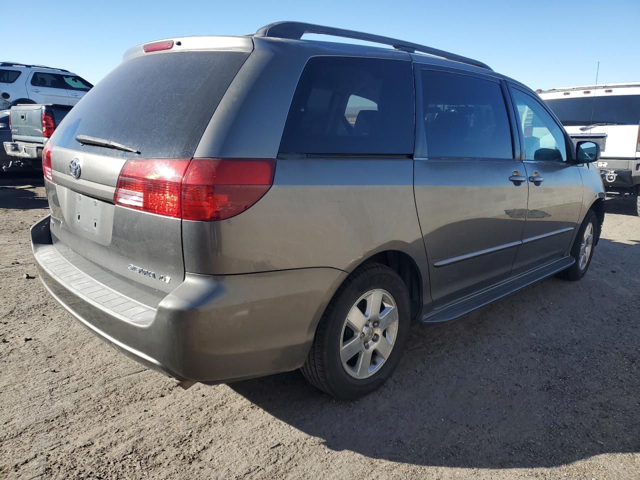 2004 Toyota Sienna - Image 3