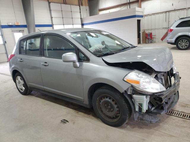 Хетчбеки NISSAN VERSA 2012 Сріблястий