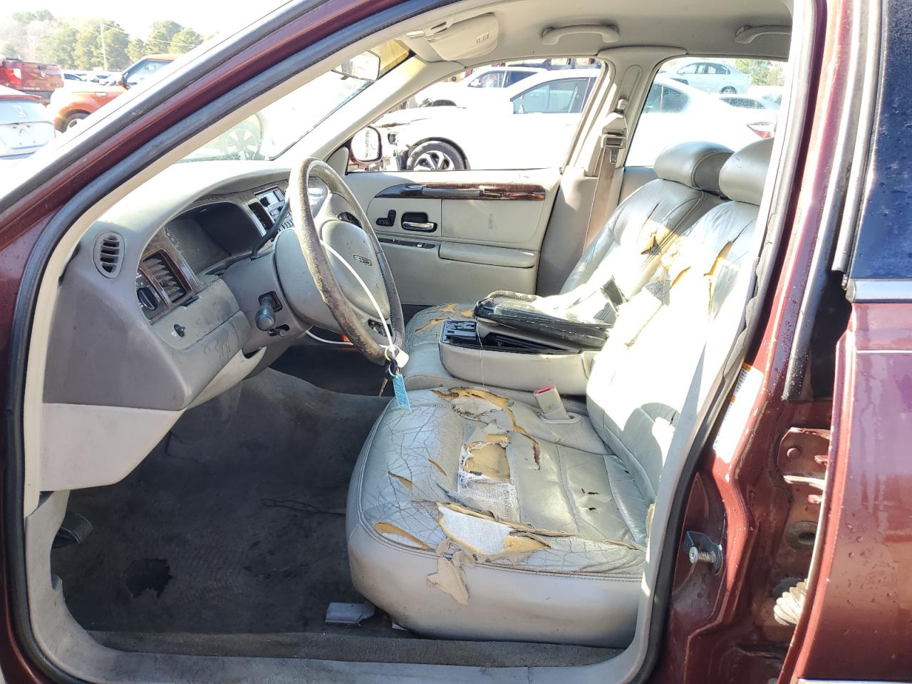 2000 Lincoln Town Car - Image 7