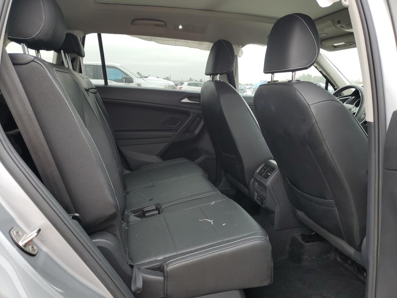 2021 Volkswagen Tiguan - Image 11