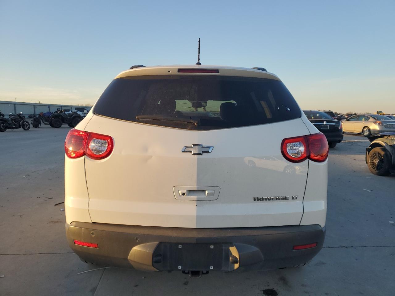 2010 Chevrolet Traverse - Image 6