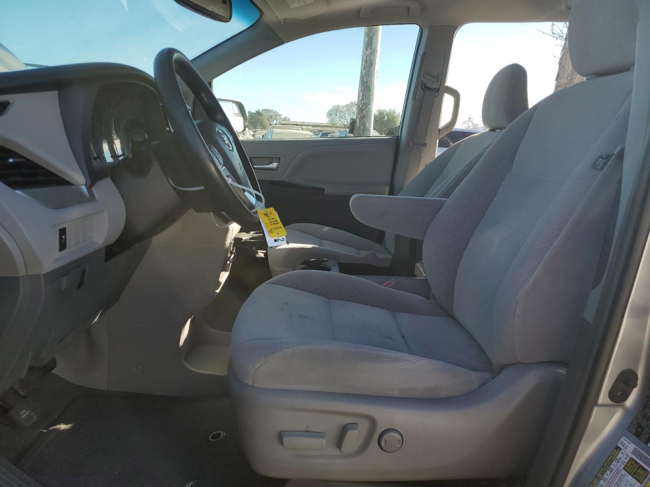 2015 Toyota Sienna - Image 7