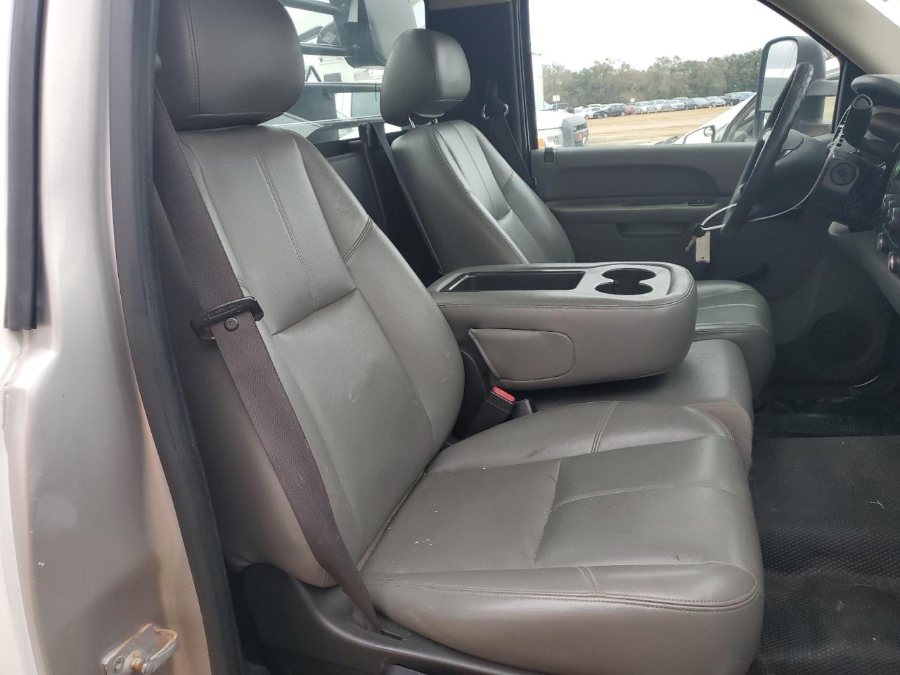 2011 Chevrolet Silverado - Image 10