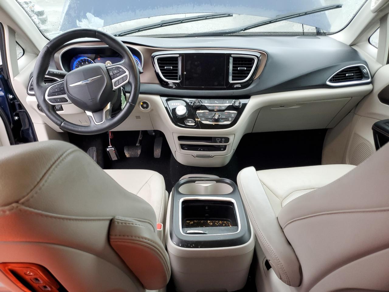 2018 Chrysler Pacifica - Image 8