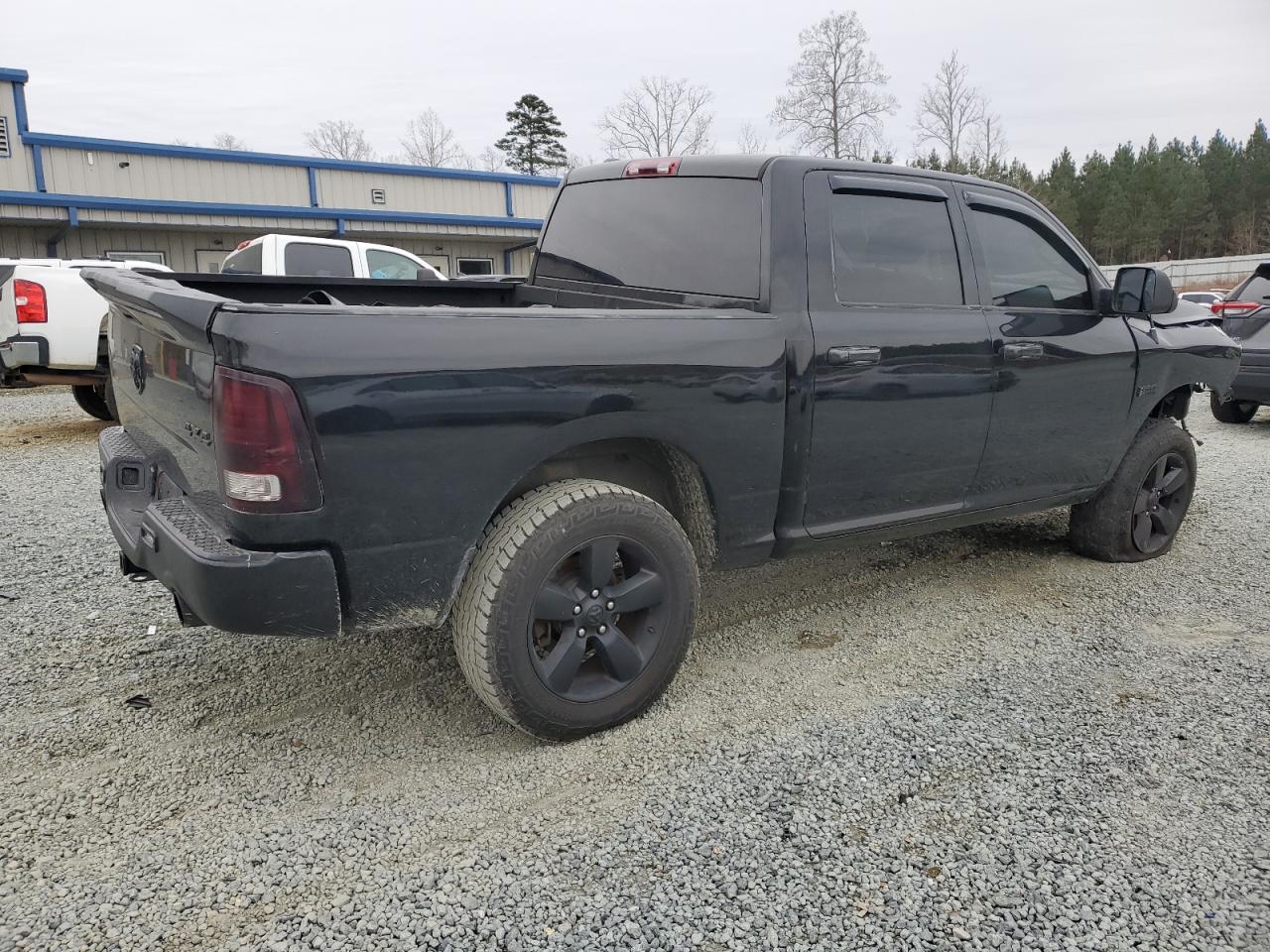 2015 RAM 1500 - Image 3
