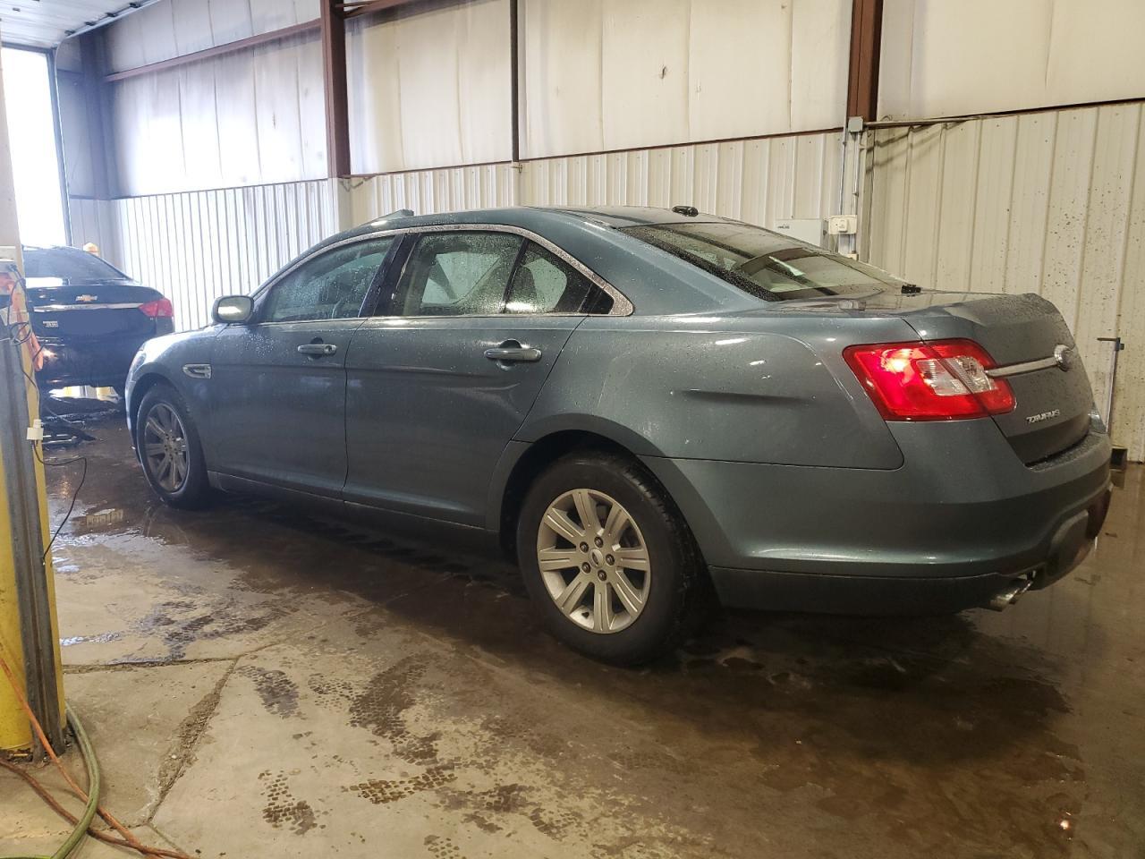 2010 Ford Taurus - Image 2