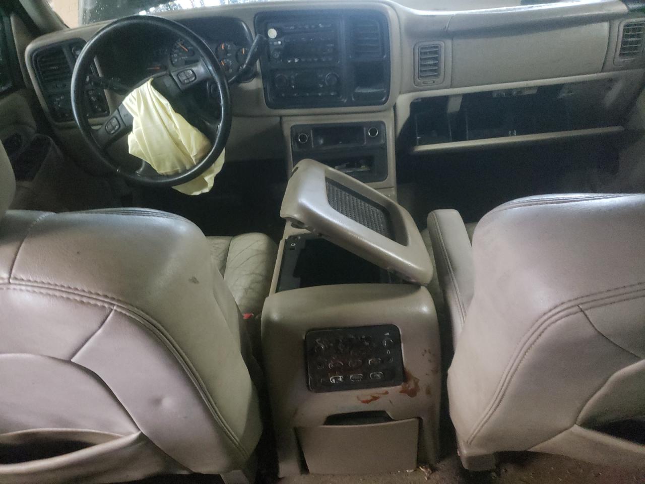 2004 Chevrolet Tahoe - Image 8