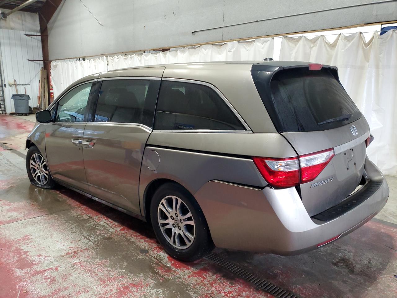 2011 Honda Odyssey - Image 2