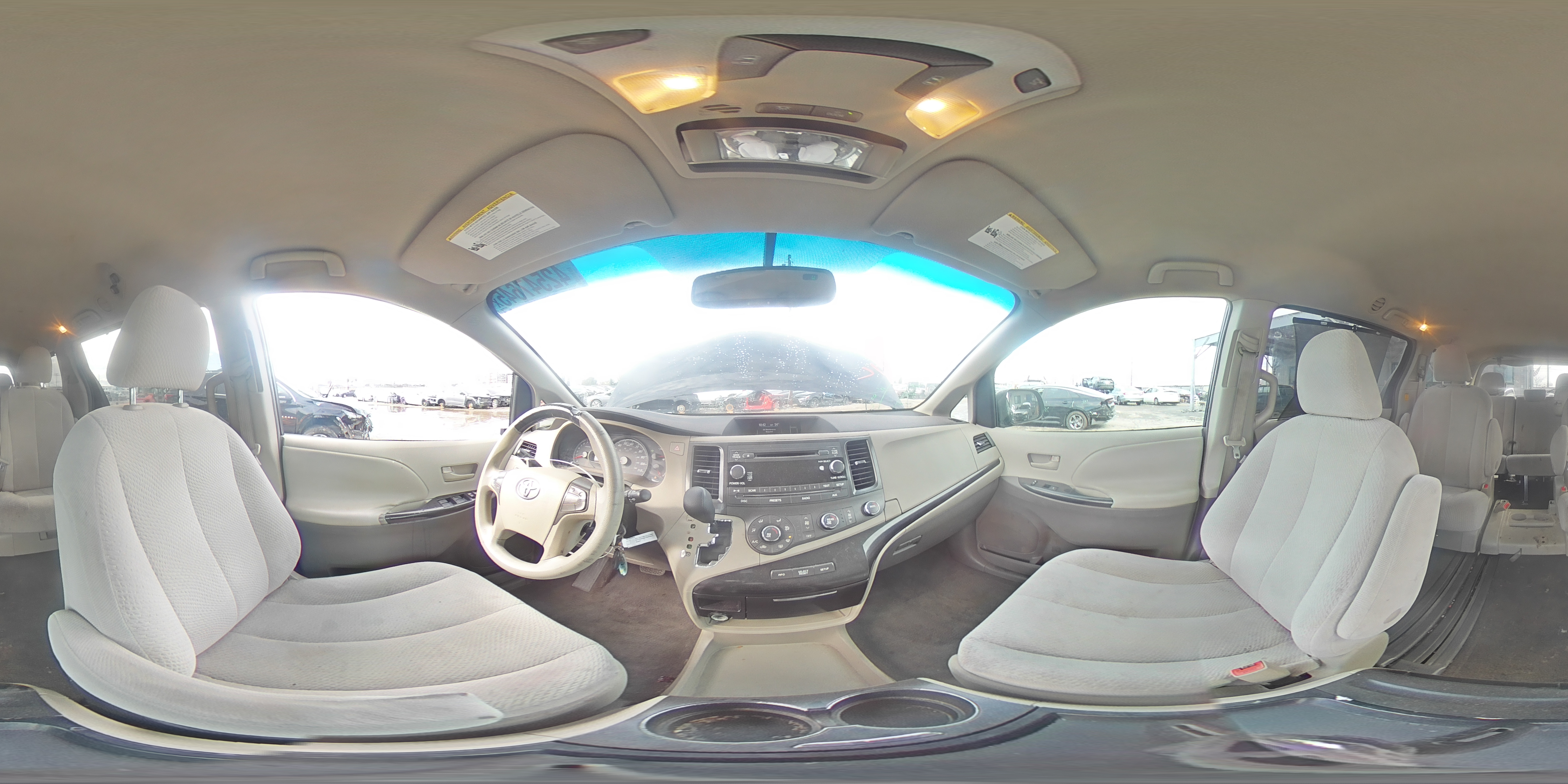 2011 Toyota Sienna - Image 14