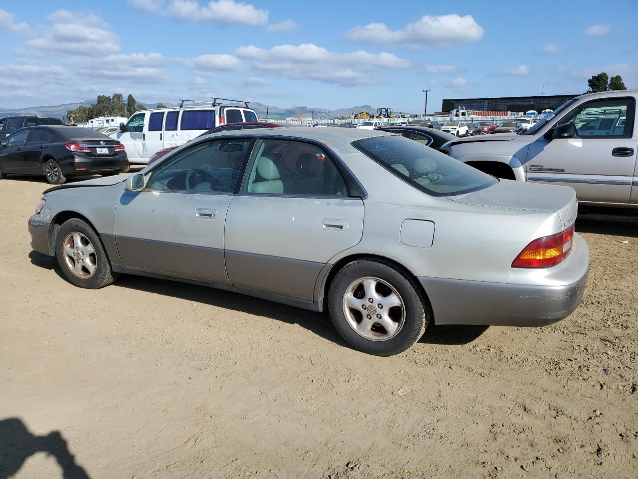 1999 Lexus ES - Image 2