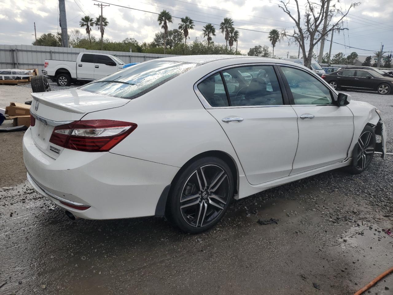 VIN 1HGCR2F12HA284088 2017 HONDA ACCORD no.3