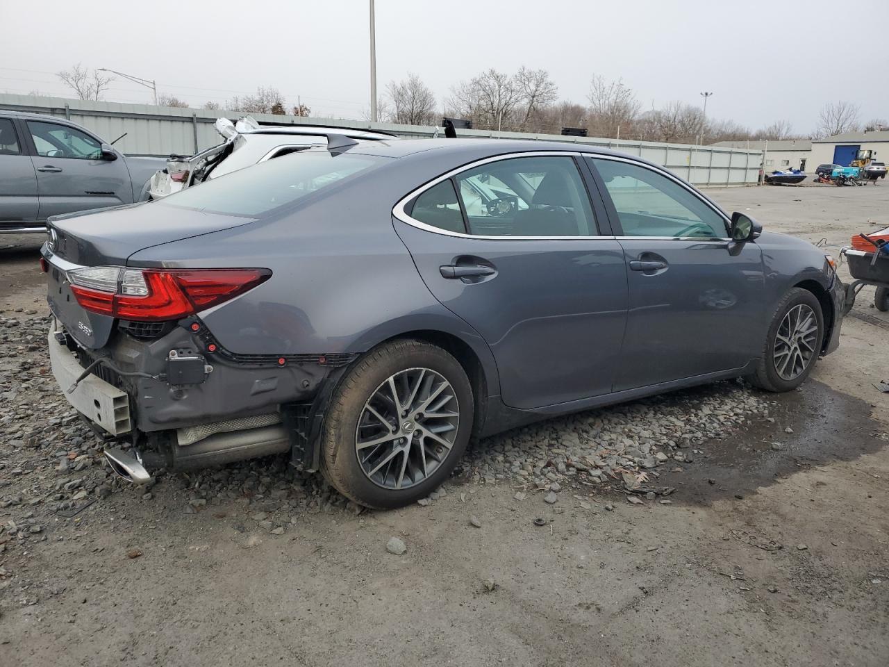 2017 Lexus ES - Image 3
