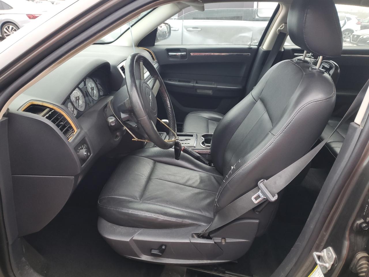 2010 Chrysler 300 - Image 7