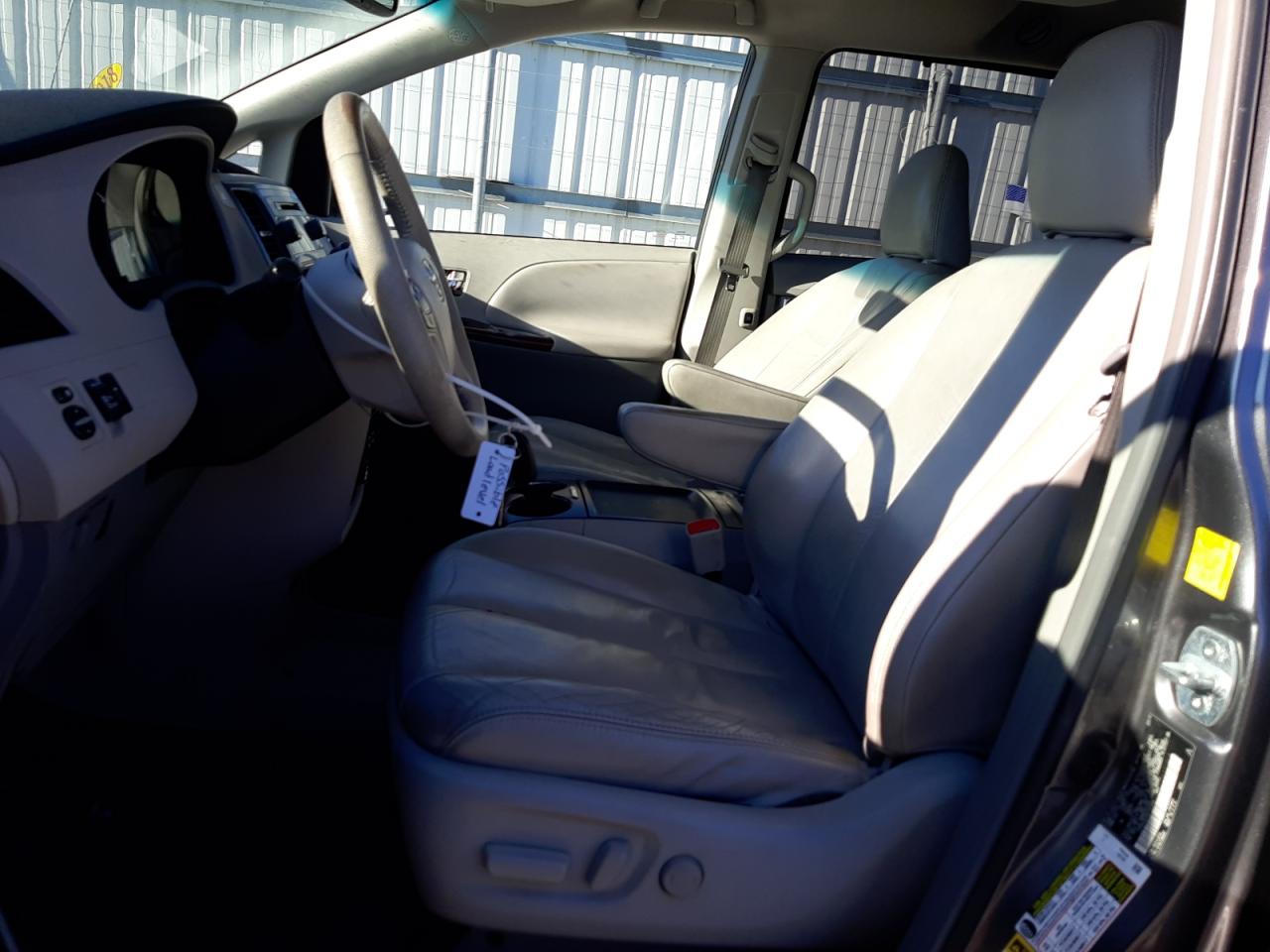 2011 Toyota Sienna - Image 7