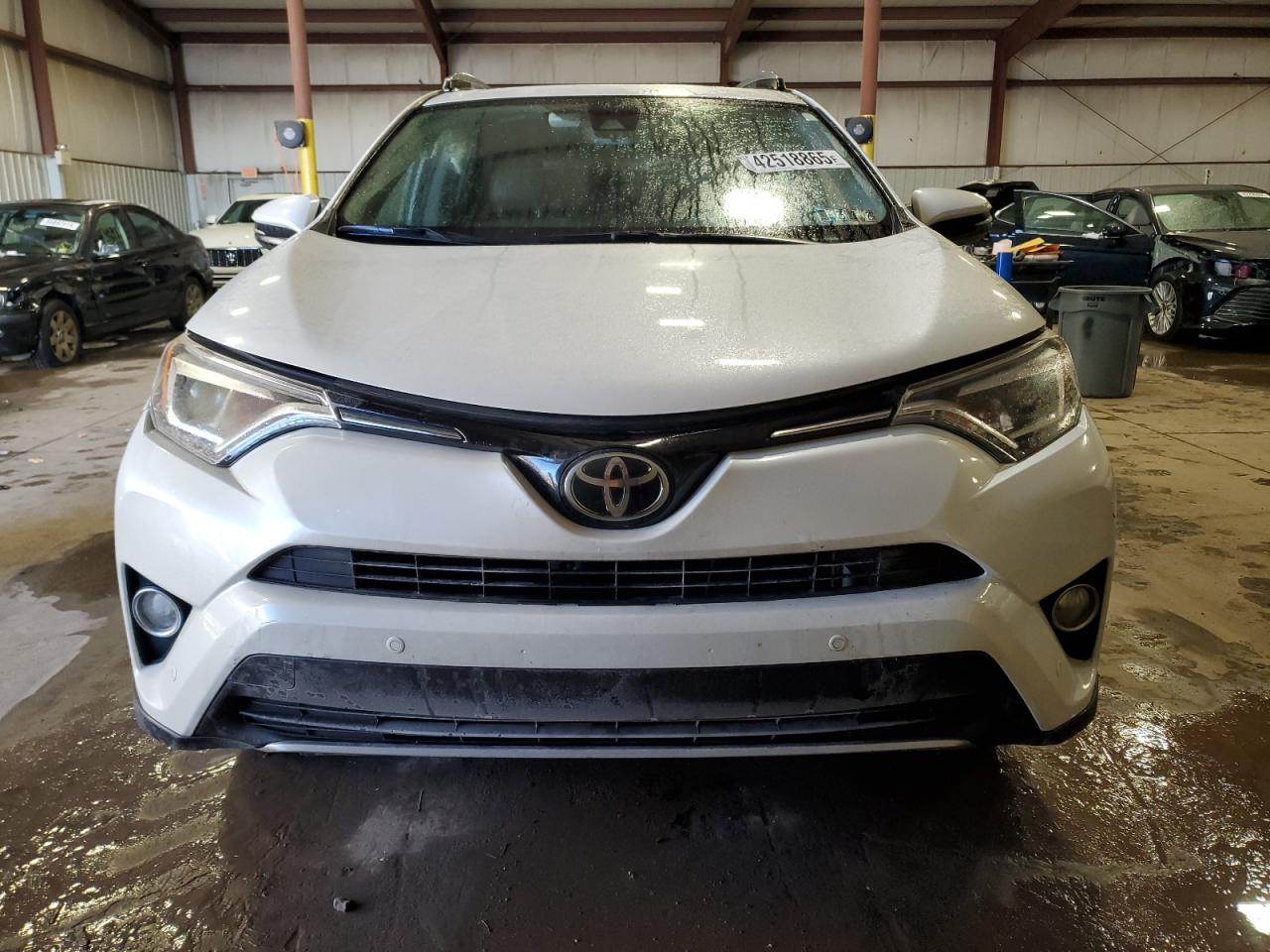 2017 Toyota RAV 4 - Image 5