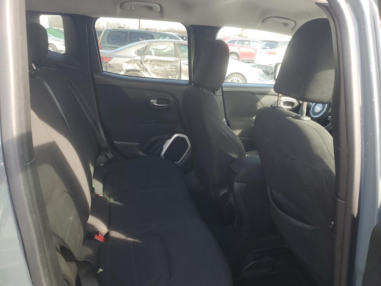 2018 Jeep Renegade - Image 11