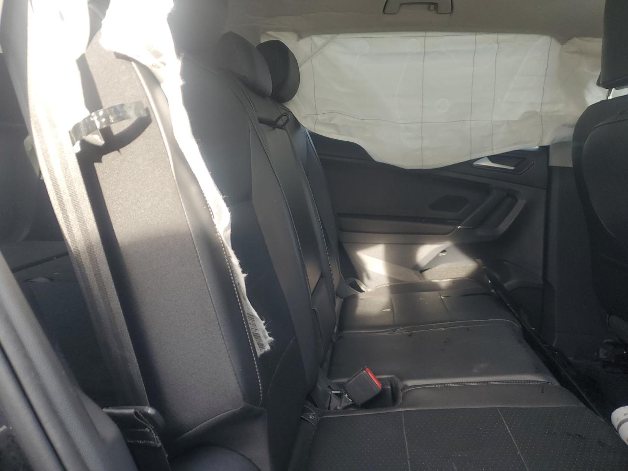 2018 Volkswagen Tiguan - Image 12