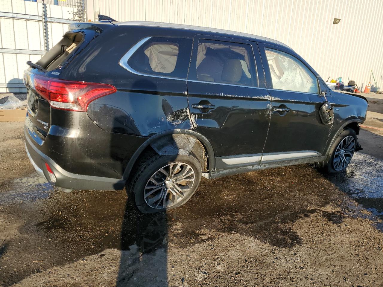 2018 Mitsubishi Outlander - Image 3