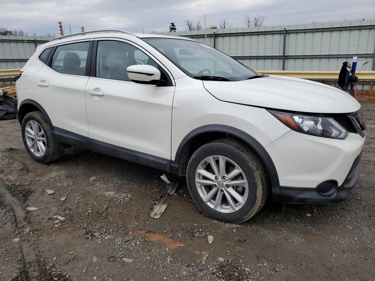 2018 Nissan Rogue - Image 4