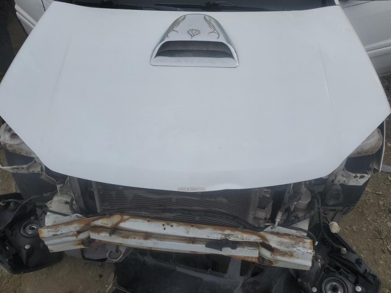 2005 Chevrolet Equinox - Image 12