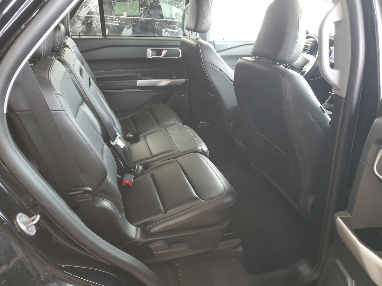 2023 Ford Explorer - Image 11