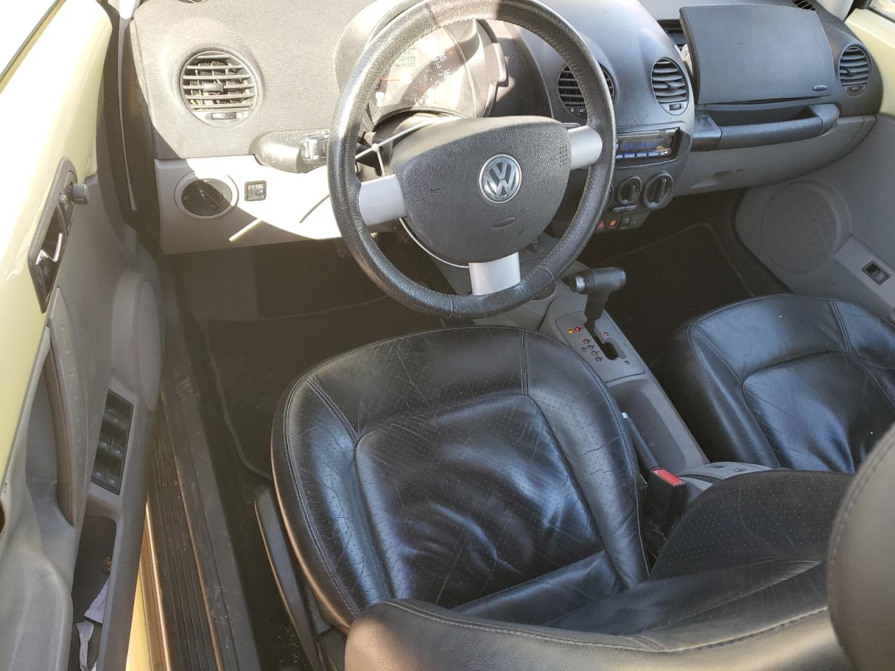 2003 Volkswagen Beetle - Image 8