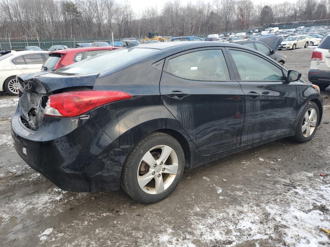 2013 Hyundai Elantra - Image 3