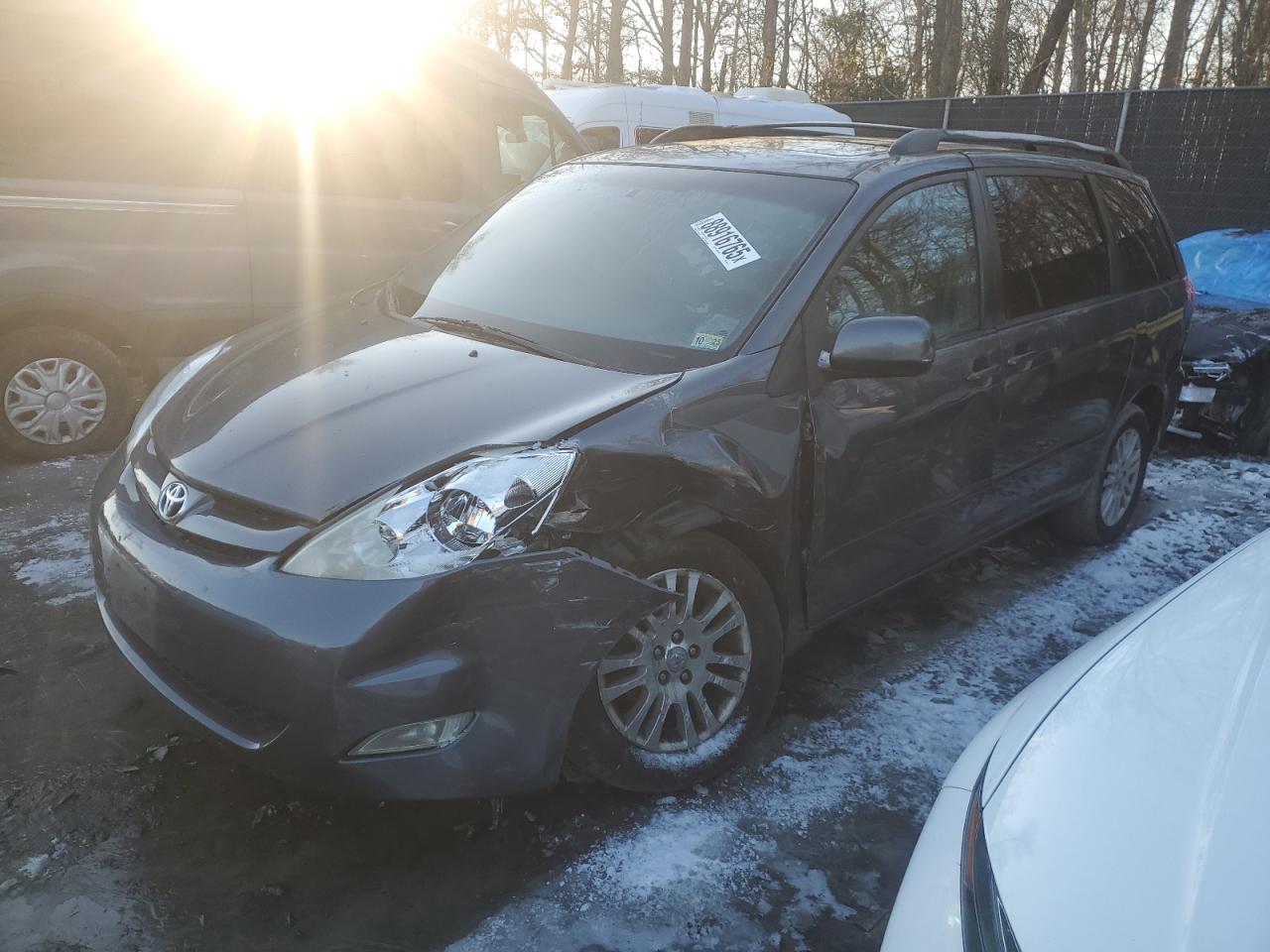 2008 Toyota Sienna - Image 1