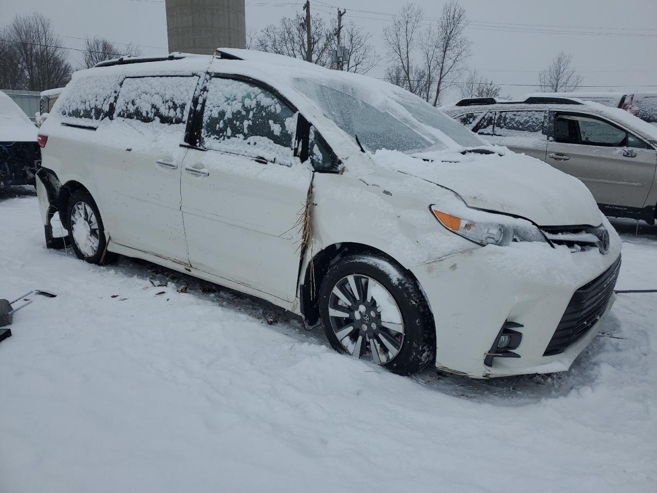 2018 Toyota Sienna - Image 4
